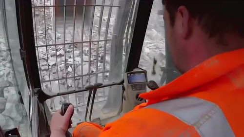 機(jī)械與網(wǎng)絡(luò)的協(xié)奏 探討挖掘機(jī)防護(hù)網(wǎng)在工程中的視覺與功能平衡